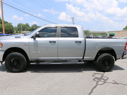 Used 2022 RAM 2500 Big Horn AWD/4WD image 2