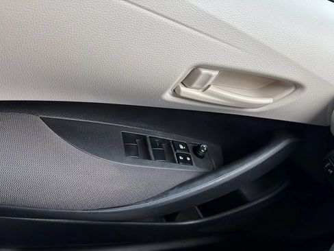 Used 2022 Toyota Corolla LE FWD image 21