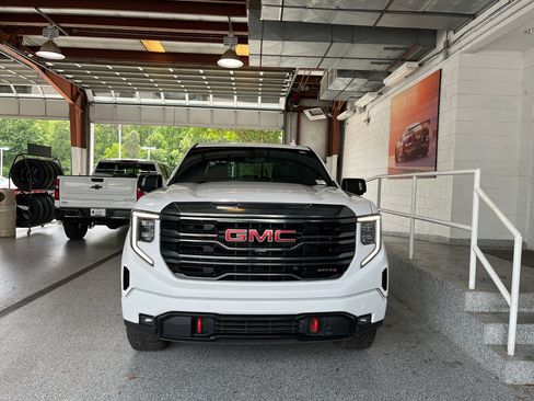 Used 2024 GMC Sierra 1500 AT4 w/ Technology Package AWD/4WD image 2