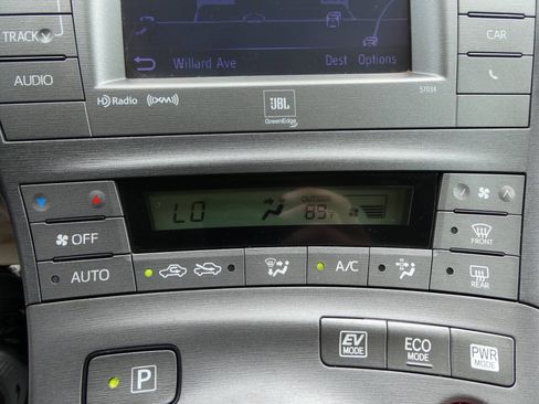 Used 2015 Toyota Prius Four FWD image 19