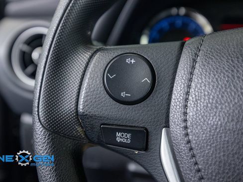 Used 2018 Toyota Corolla LE FWD image 14