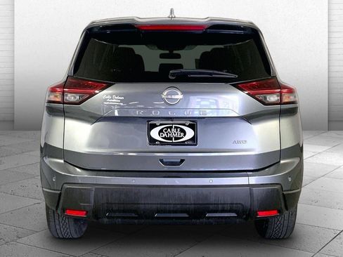 Used 2025 Nissan Rogue SV AWD/4WD image 3