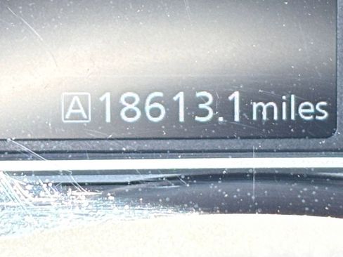 Used 2025 Nissan Versa SV image 38