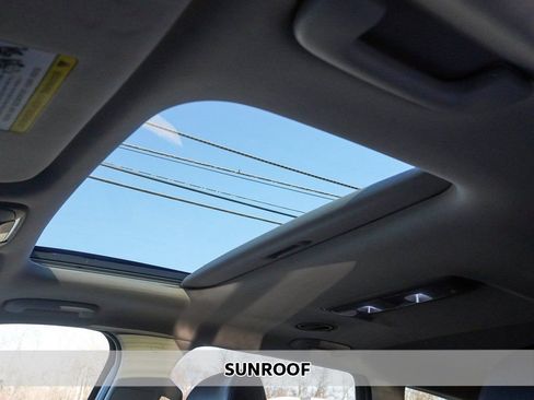 Used 2024 Kia Telluride S w/ S Sunroof Package image 3