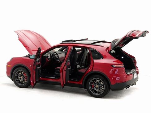 New 2025 Porsche Cayenne S image 31