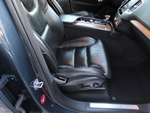 Used 2018 Volvo XC90 T6 Inscription w/ Convenience Package image 17