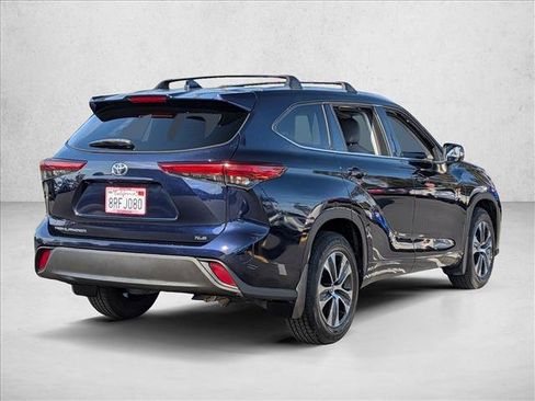 Used 2020 Toyota Highlander XLE FWD image 6