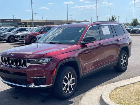 Used 2025 Jeep Grand Cherokee L Limited w/ Luxury Tech Group II AWD/4WD image 3