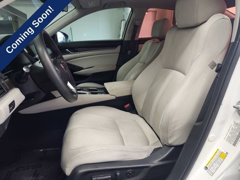 Used 2018 Honda Accord EX image 11