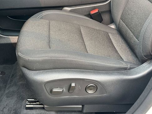 Certified 2024 Chevrolet Traverse LT FWD image 17