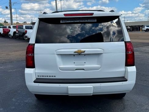 Used 2016 Chevrolet Suburban LT w/ Luxury Package RWD image 4