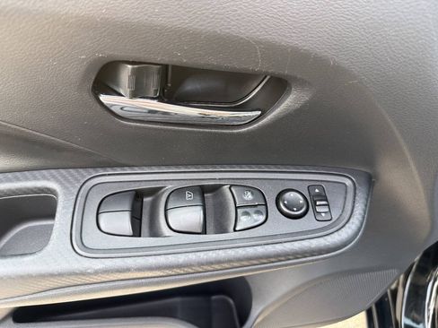 Used 2020 Nissan Versa SV FWD image 18