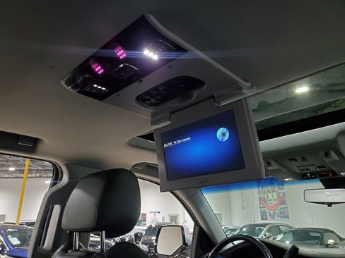 Used 2018 Cadillac Escalade Luxury RWD image 22