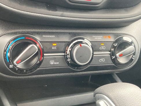 Used 2025 Kia Soul LX w/ LX Technology Package FWD image 22