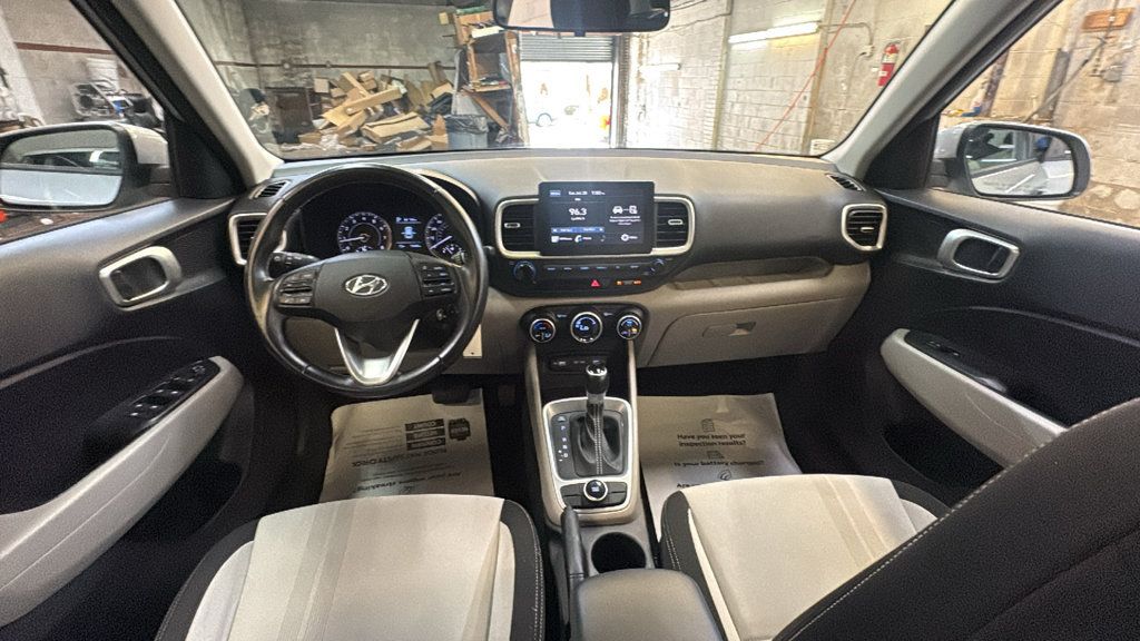 Used 2022 Hyundai Venue SEL w/ Cargo Package FWD image 28