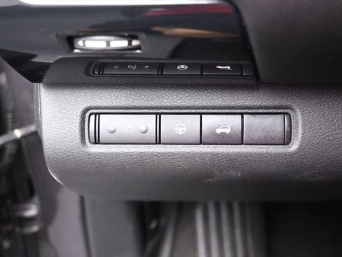Used 2025 Nissan Pathfinder SV FWD image 16