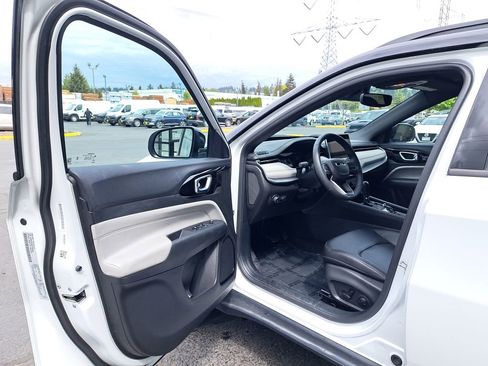 Used 2025 Jeep Compass Limited AWD/4WD image 10