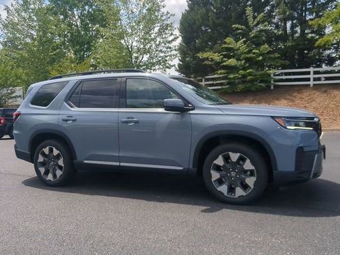 New 2026 Honda Pilot Touring image 2