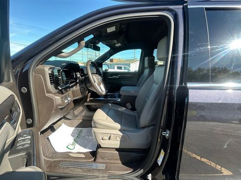 Used 2024 GMC Sierra 1500 SLT w/ SLT Premium Plus Package AWD/4WD image 10