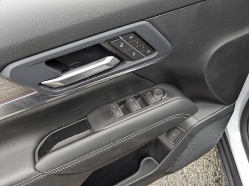 New 2026 GMC Terrain Denali w/ LPO, Black Badging Package image 10