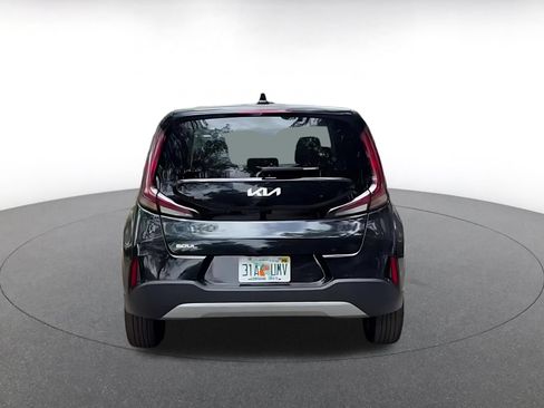 Used 2025 Kia Soul LX w/ LX Technology Package FWD image 14