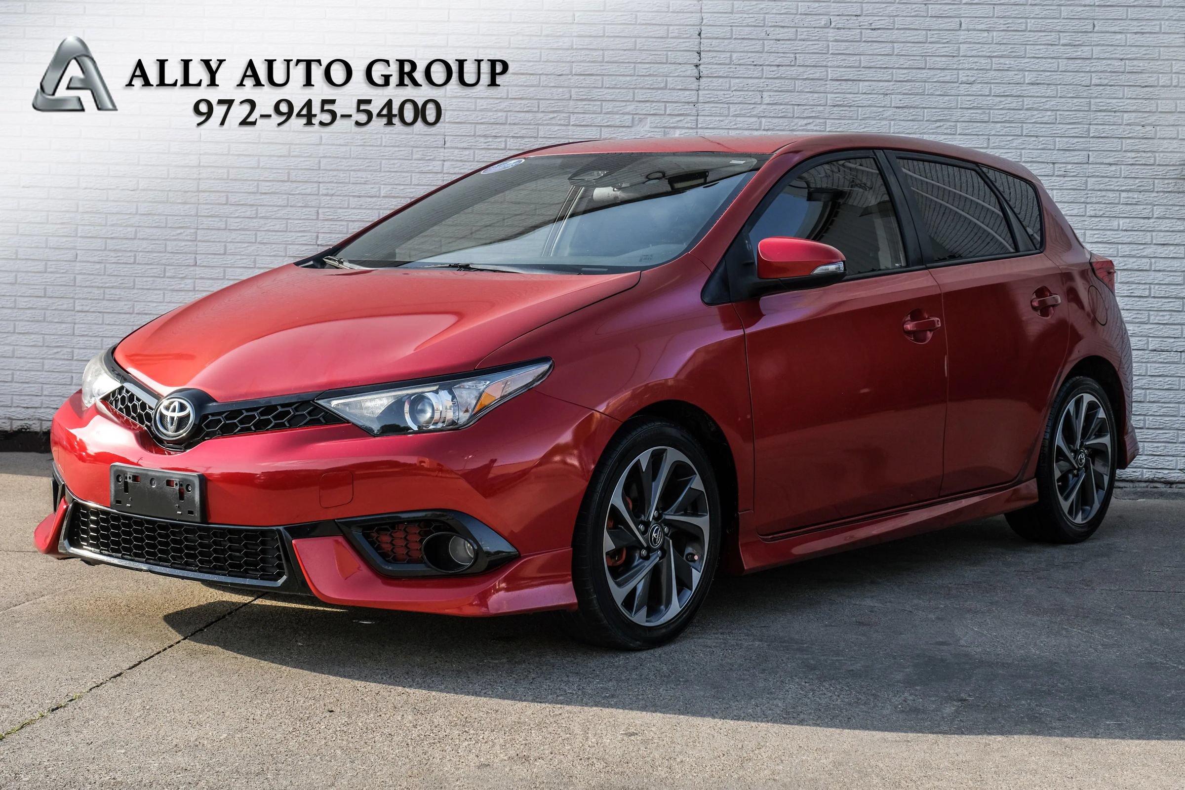 Used 2018 Toyota Corolla iM FWD image 1