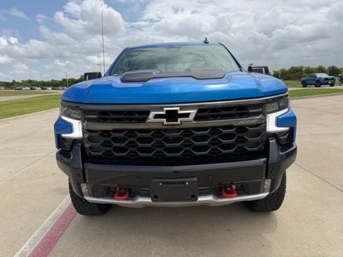 Used 2025 Chevrolet Silverado 1500 ZR2 w/ Technology Package AWD/4WD image 9