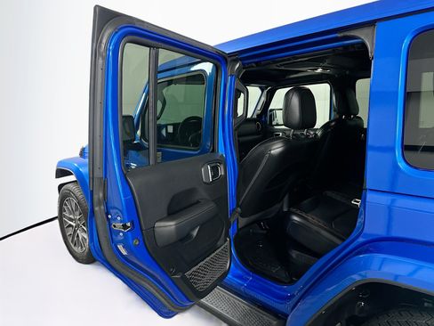 Used 2023 Jeep Wrangler Unlimited Sahara AWD/4WD image 25