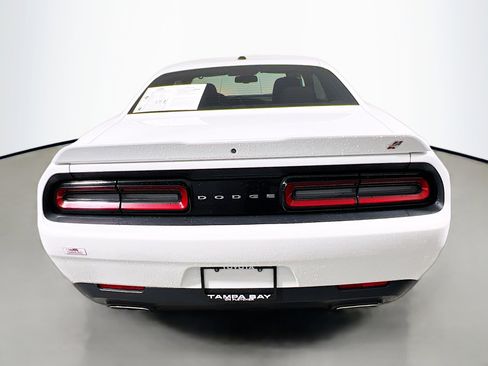 Used 2019 Dodge Challenger SXT image 6