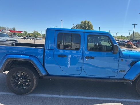 Certified 2025 Jeep Gladiator Sport AWD/4WD image 2