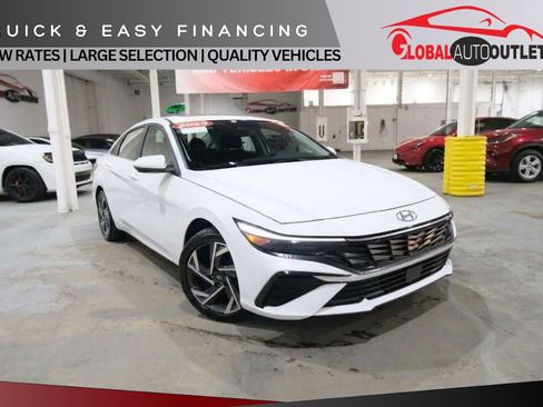 Used 2025 Hyundai Elantra SEL image 1