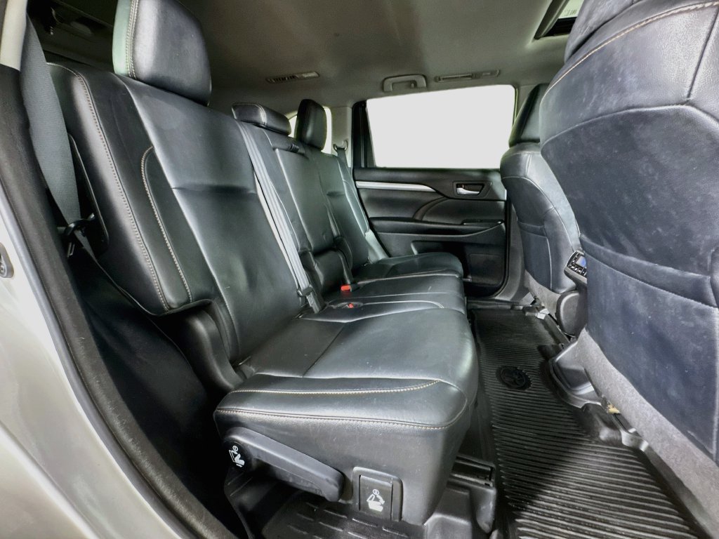 Used 2018 Toyota Highlander XLE AWD/4WD image 35