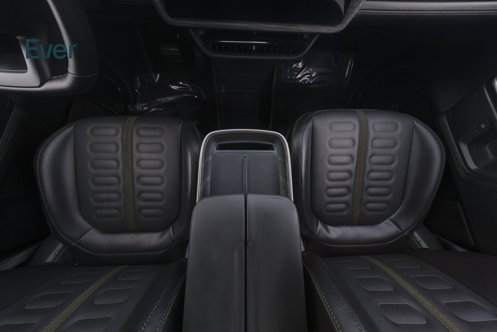 Used 2025 Rivian R1T Adventure Dual AWD/4WD image 27