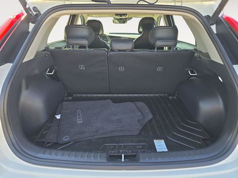 Used 2023 Kia Niro SX Touring FWD image 14