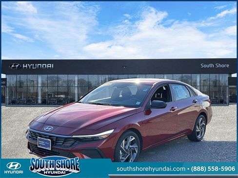 Certified 2025 Hyundai Elantra Sport w/ Cargo Package image 4