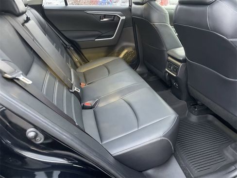 Used 2021 Toyota RAV4 XLE Premium image 24