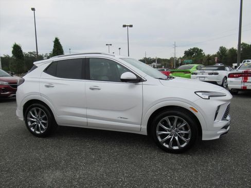 Used 2024 Buick Encore GX Avenir w/ Avenir Technology Package FWD image 2
