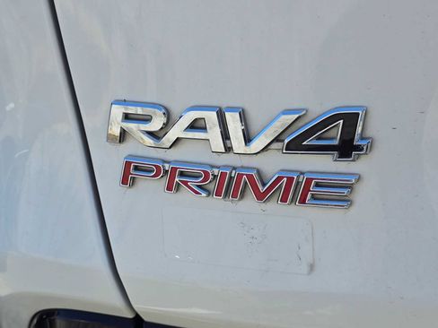 Used 2022 Toyota RAV4 SE w/ Weather & Moonroof Package AWD/4WD image 5