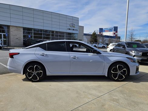 Used 2023 Nissan Altima 2.5 SR image 7