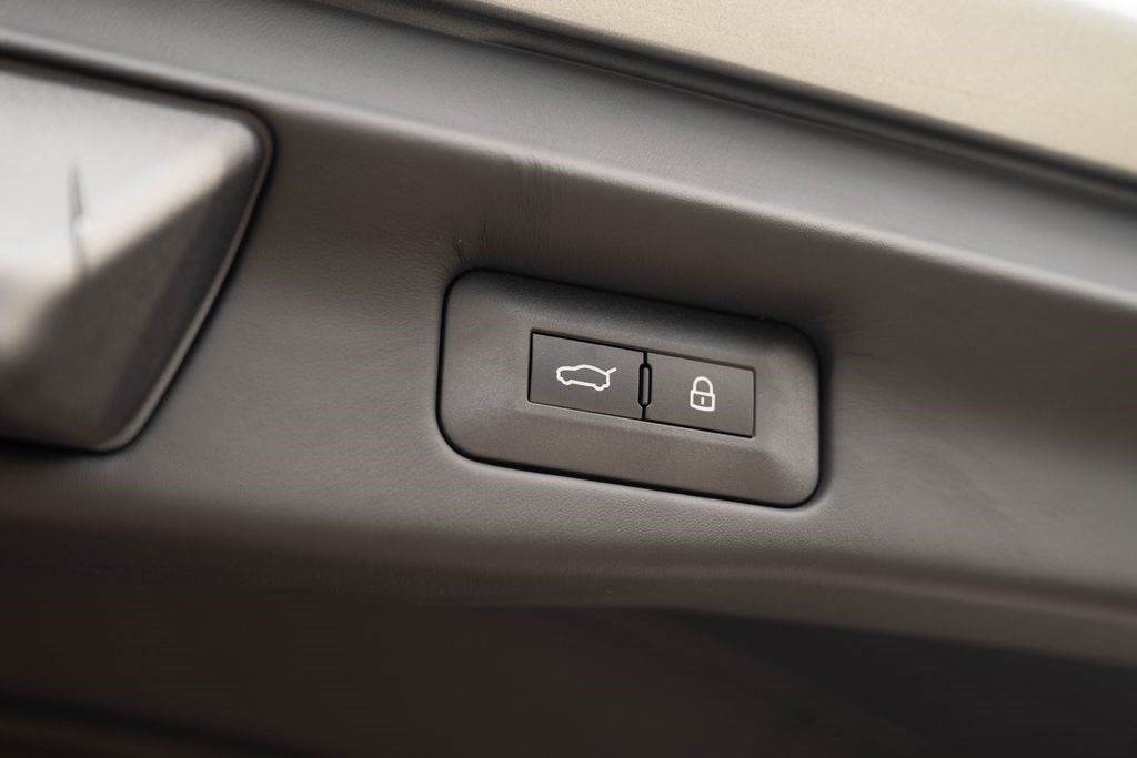 Used 2024 Ferrari Purosangue AWD/4WD image 29