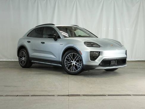Certified 2025 Porsche Macan 4 Electric AWD/4WD image 9