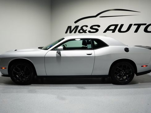 Used 2019 Dodge Challenger SXT w/ Blacktop Package image 5