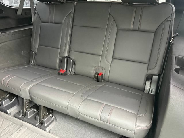 Used 2024 Chevrolet Suburban RST w/ Luxury Package RWD image 17
