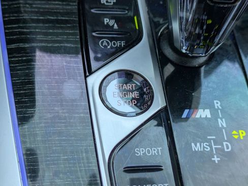 Used 2021 BMW X7 M50i w/ Dynamic Handling Package image 31