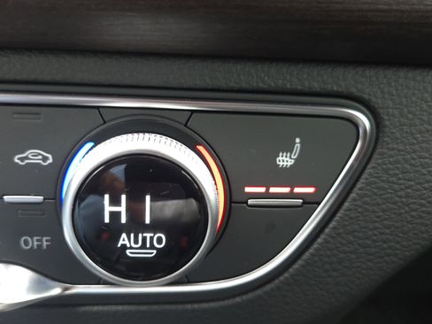 Used 2023 Audi Q5 2.0T Premium w/ Convenience Package image 24