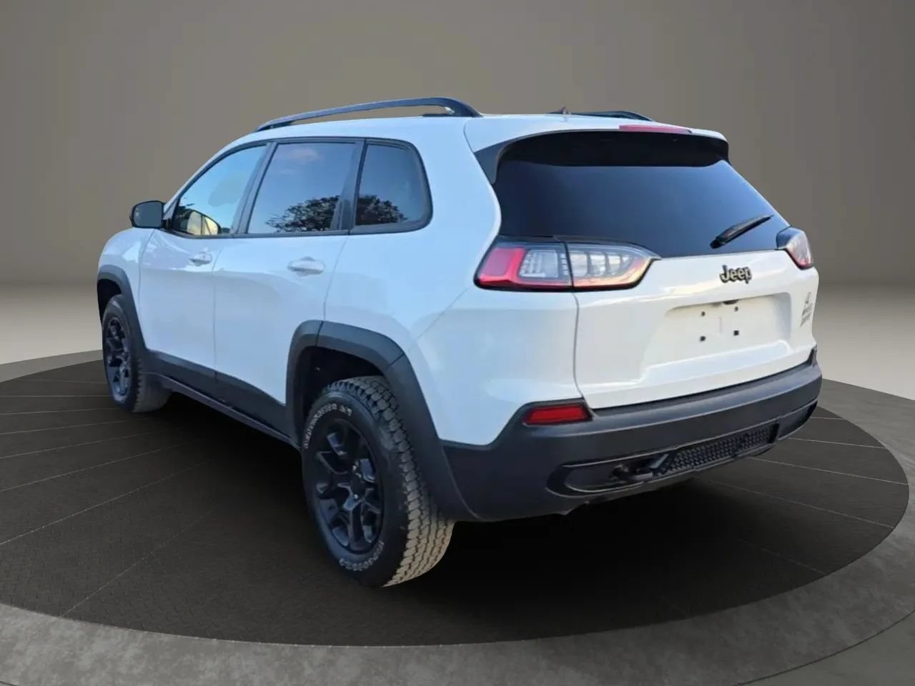 Used 2022 Jeep Cherokee Latitude AWD/4WD image 4