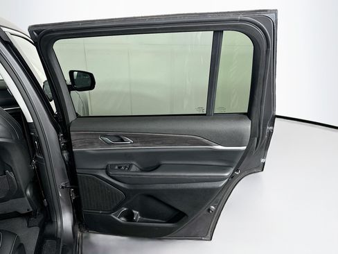 Used 2023 Jeep Grand Cherokee L Limited AWD/4WD image 32