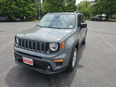 Used 2022 Jeep Renegade Latitude w/ Convenience Group AWD/4WD image 2