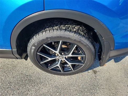 Used 2017 Toyota RAV4 SE image 6