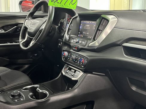 Used 2022 GMC Terrain SLE w/ Driver Convenience Package image 9